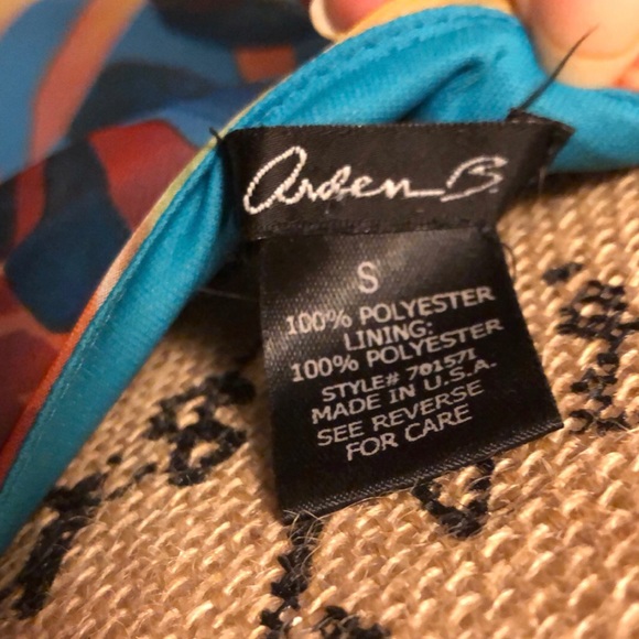 💃Arden B Halter top Floral print - Picture 6 of 8